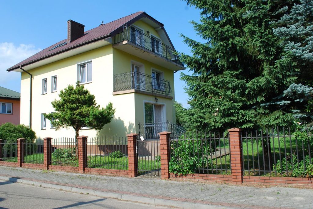 Dom mieszkalny położony w Lesku na Posadzie. Dom mieszkalny położony w Lesku na Posadzie.